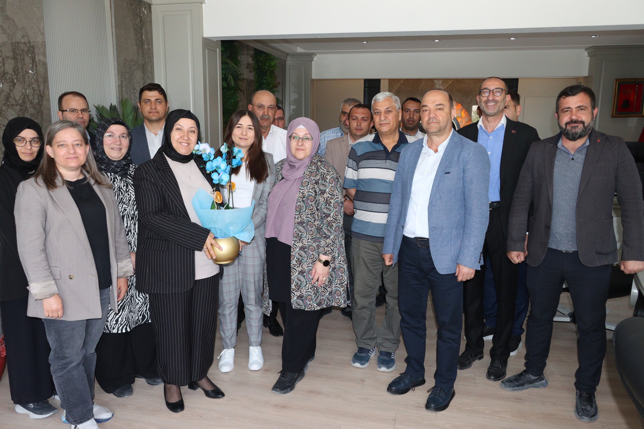 Belediye Personelleri, Başkan Kılınçarslan'ın Eczacılar Gününü Kutladı