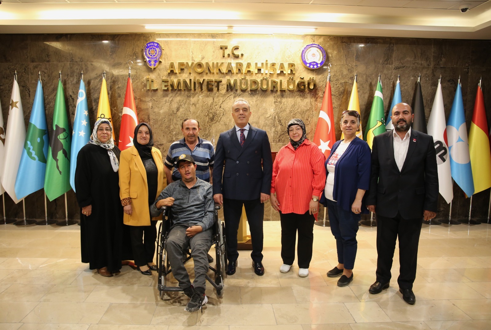 Gönül Dostları Derneği, Emniyet Müdürü Erol'u Makamında Ziyaret Etti