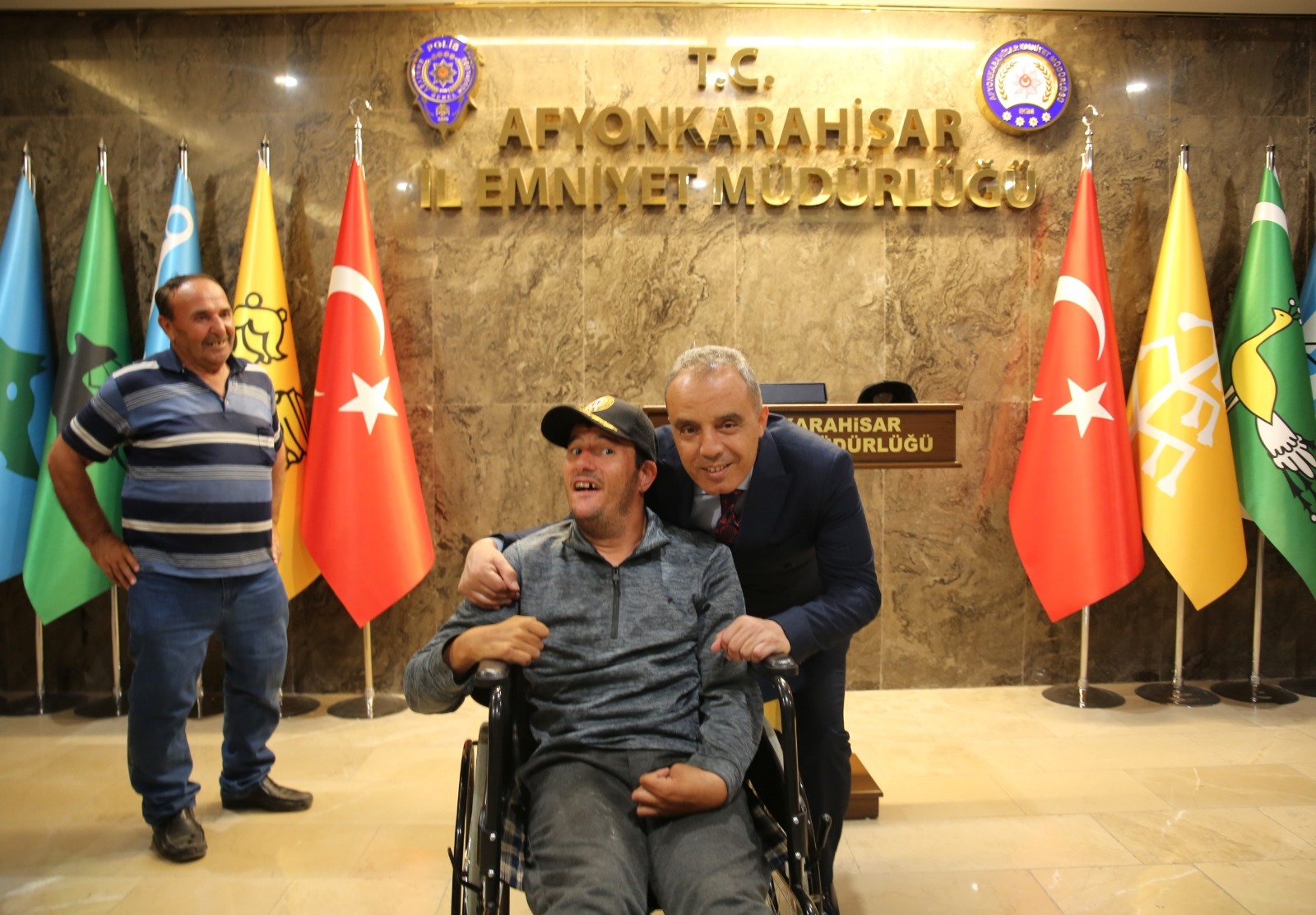 Gönül Dostları Derneği, Emniyet Müdürü Erol'u Makamında Ziyaret Etti