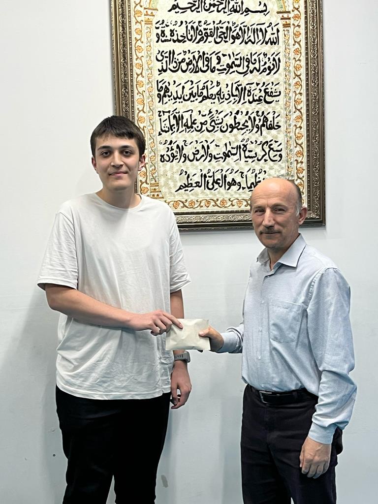 AFYON KALE YURDU ÖĞRENCİSİ HASAN YAZICI’DAN UMRE ÖDÜLLÜ BAŞARI