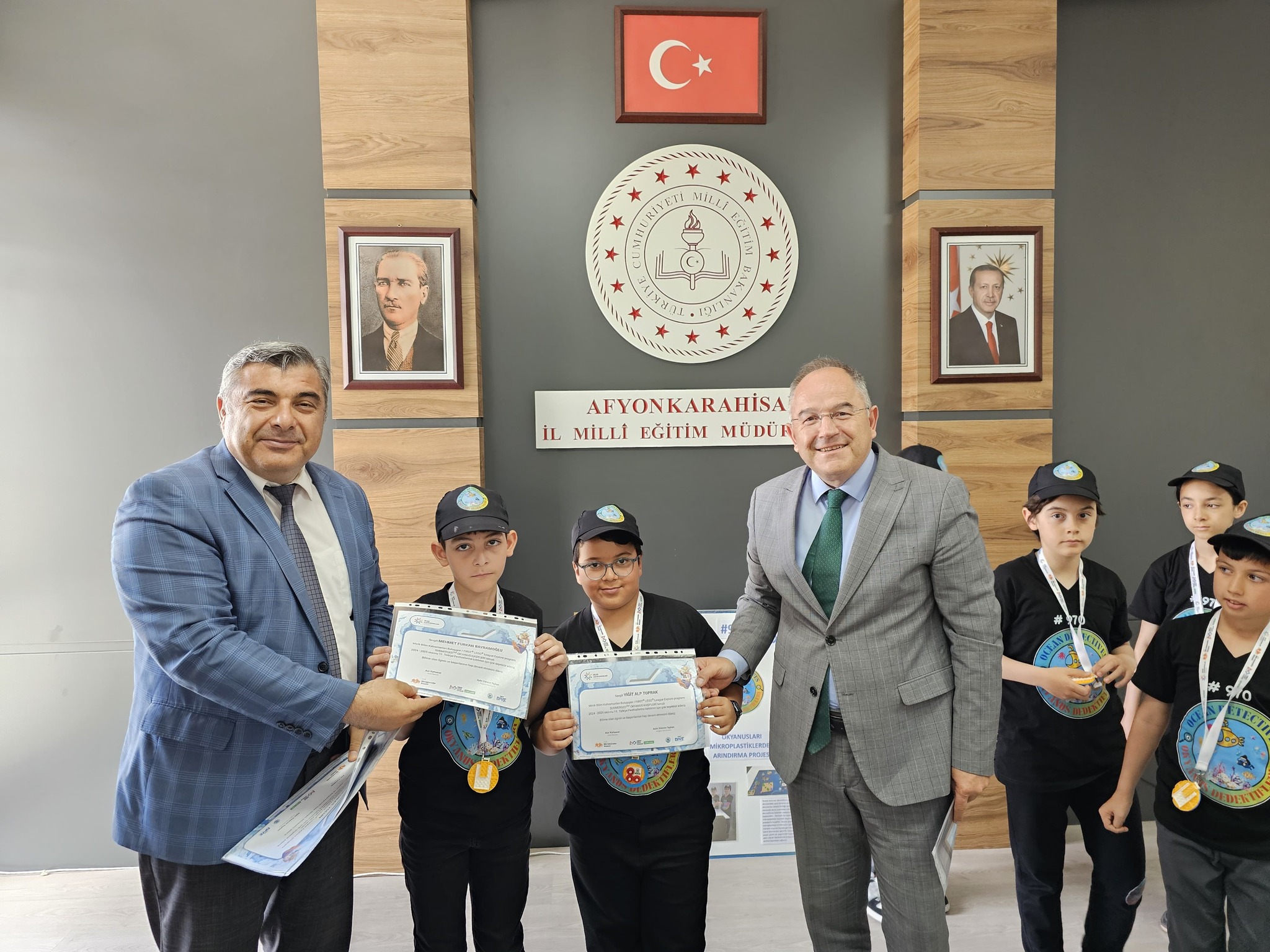 Minik Mucitlerden Müdür Sünnetci’ye Kupa Ziyareti