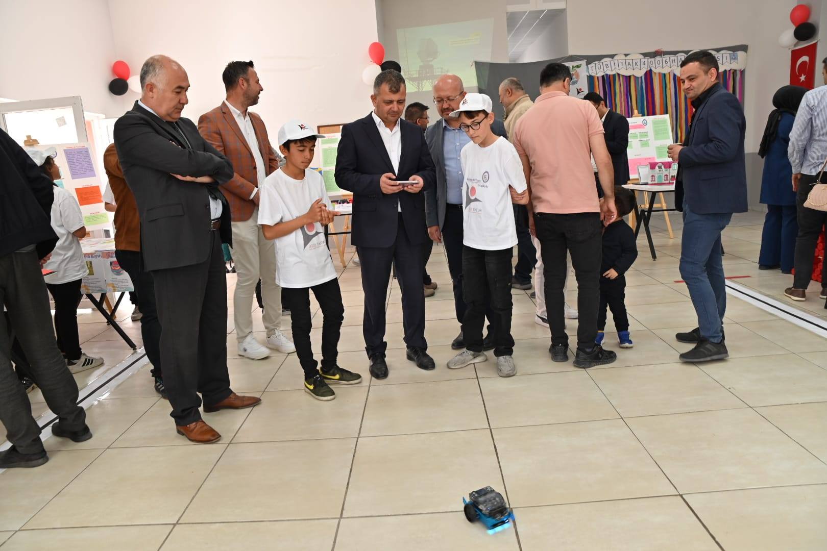Başkan Koyuncu TÜBİTAK 4006 Bilim Fuarına Katıldı