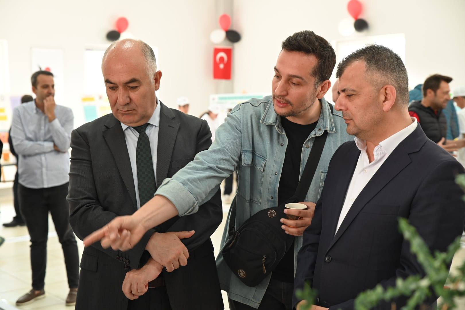 Başkan Koyuncu TÜBİTAK 4006 Bilim Fuarına Katıldı