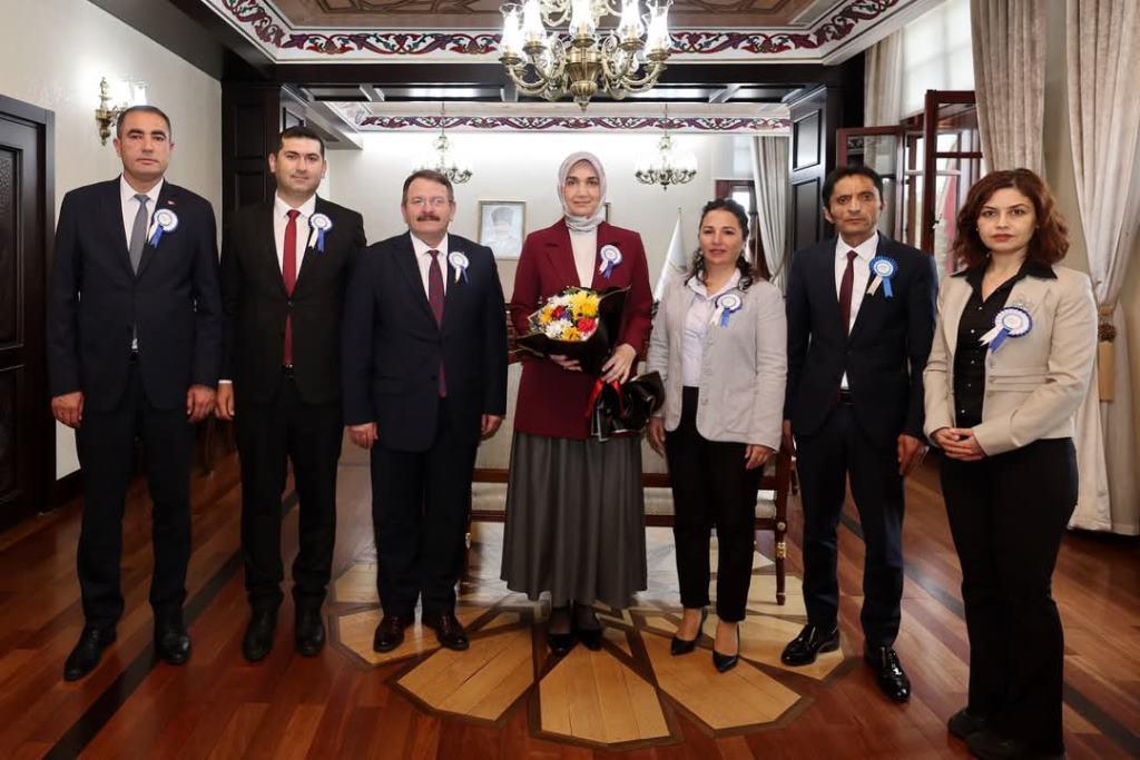 VALİ YİĞİTBAŞI, SOSYAL GÜVENLİK HAFTASI'NDA BAŞARILI KURUM PERSONELİNİ TEBRİK ETTİ
