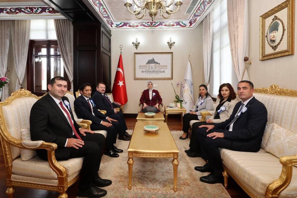 VALİ YİĞİTBAŞI, SOSYAL GÜVENLİK HAFTASI'NDA BAŞARILI KURUM PERSONELİNİ TEBRİK ETTİ