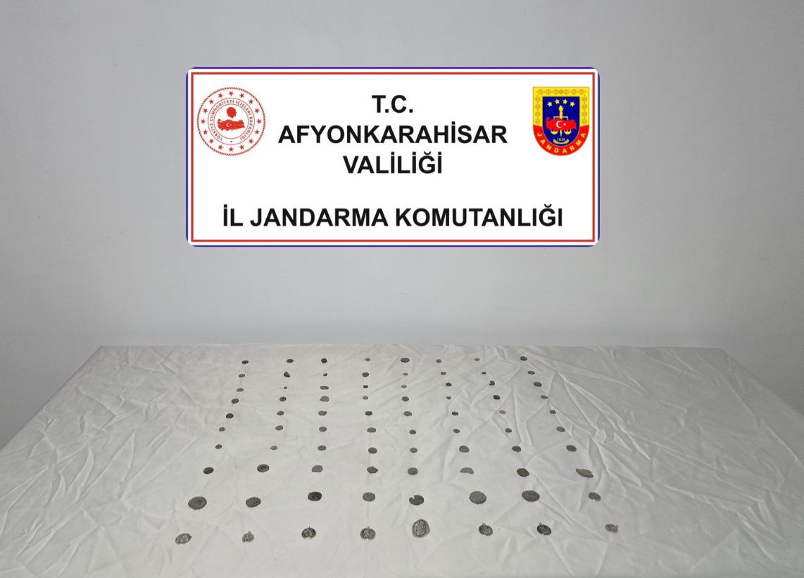 Afyon’da Tarihi 79 Sikke ve Figürlü Yüzük Ele Geçirildi