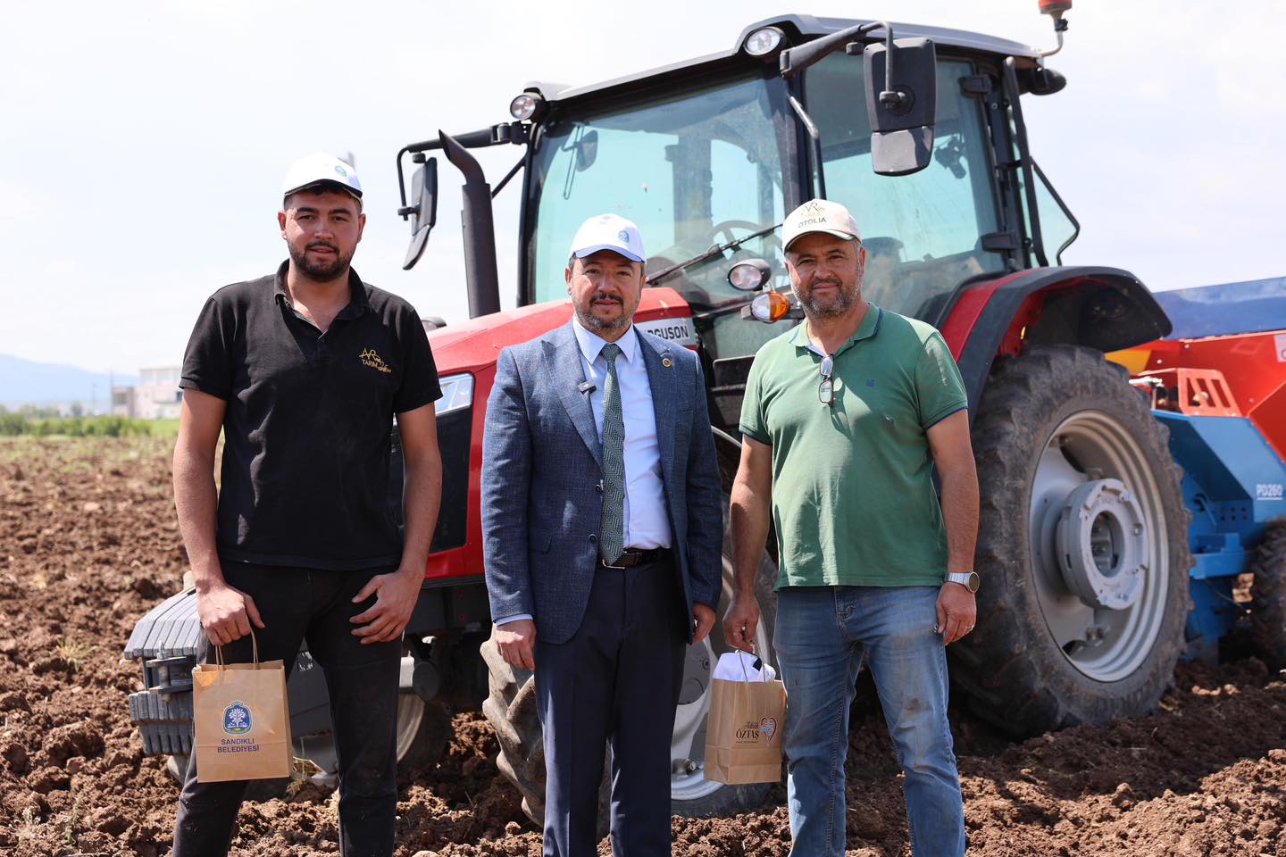 Başkan Öztaş'tan 14 Mayıs'ta Çiftçilere Anlamlı Ziyaret