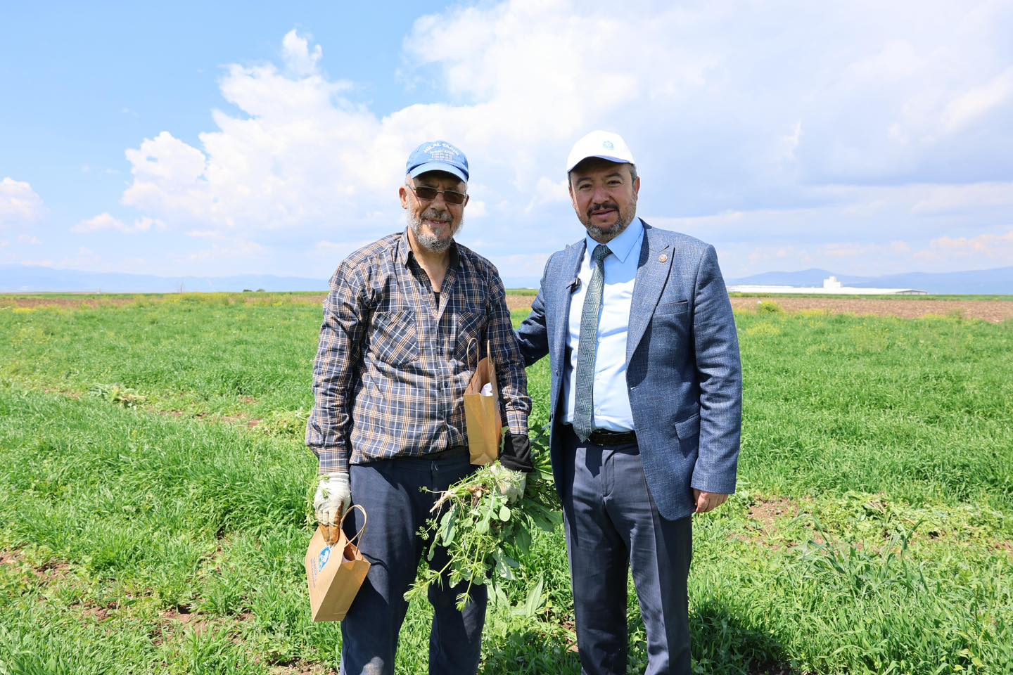 Başkan Öztaş'tan 14 Mayıs'ta Çiftçilere Anlamlı Ziyaret
