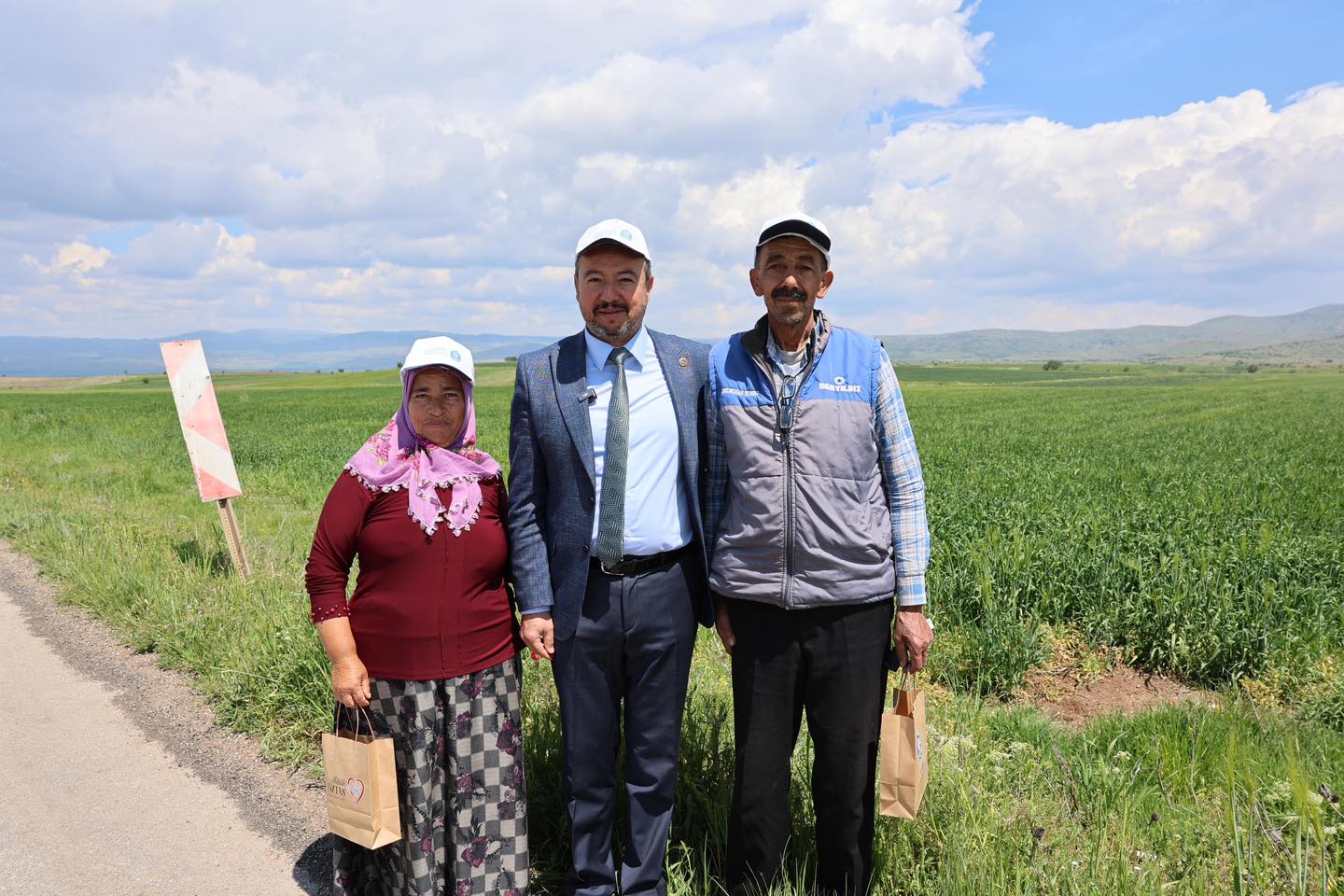 Başkan Öztaş'tan 14 Mayıs'ta Çiftçilere Anlamlı Ziyaret
