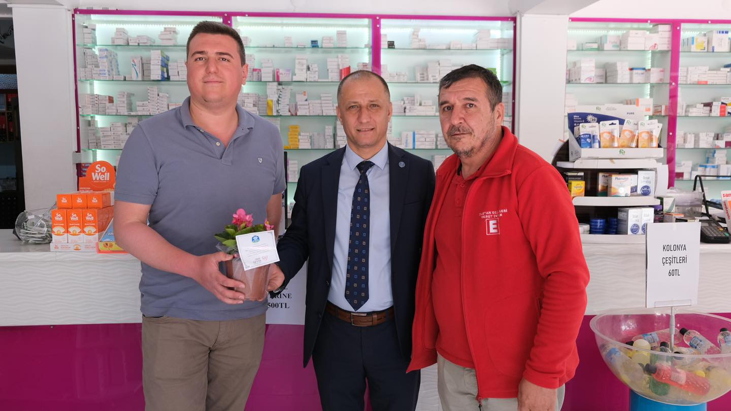 Sandıklı Belediyesi'nden  Eczacılar Günü Sürprizi