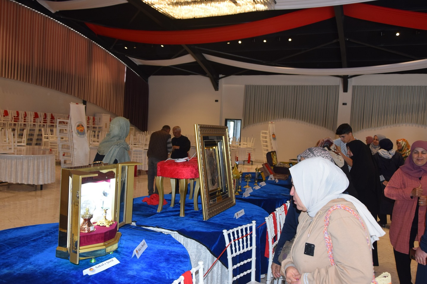 "Kutsal Emanetler Sergisi" Dualarla Kapılarını Açtı