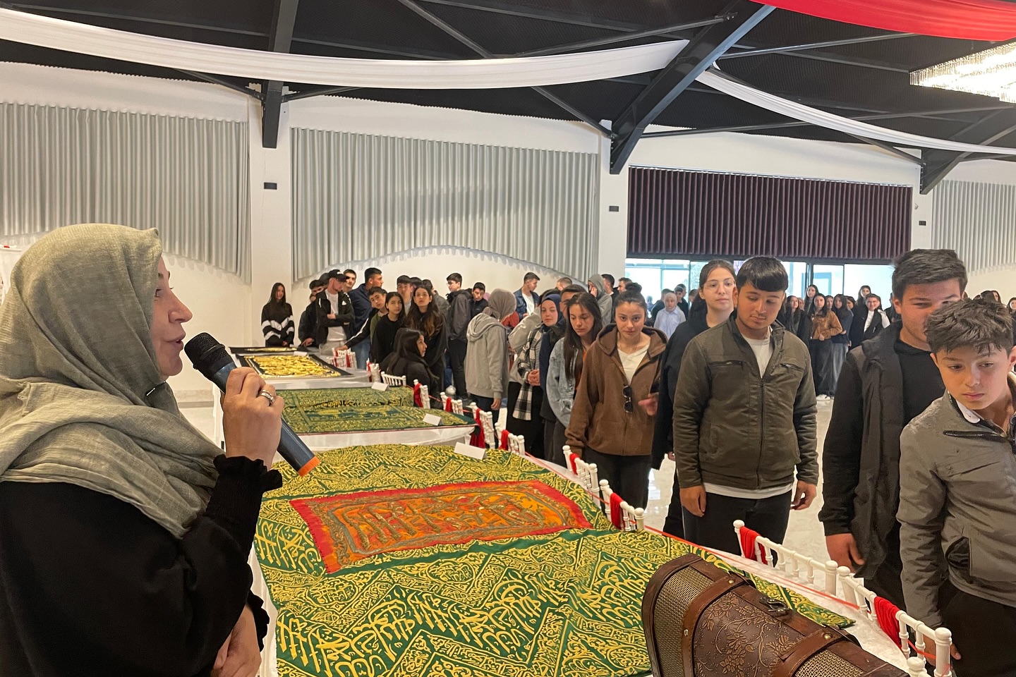 "Kutsal Emanetler Sergisi" Dualarla Kapılarını Açtı