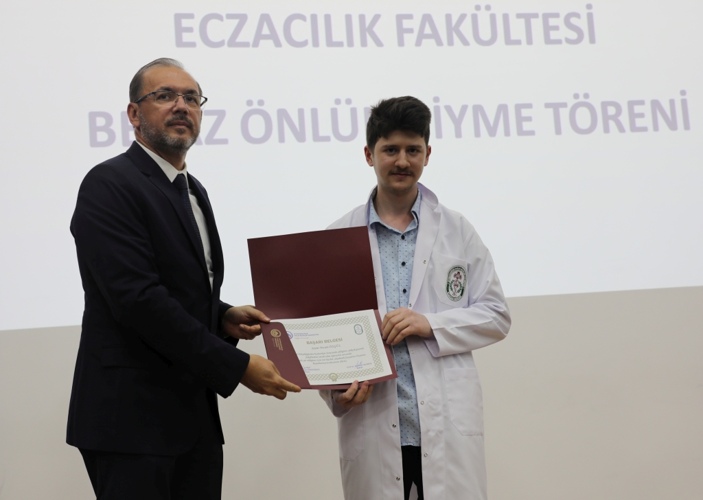 AFSÜ Eczacılık Fakültesi’nde Beyaz Önlük Heyecanı