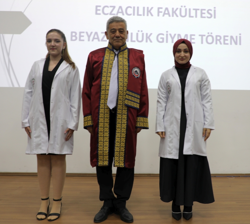 AFSÜ Eczacılık Fakültesi’nde Beyaz Önlük Heyecanı