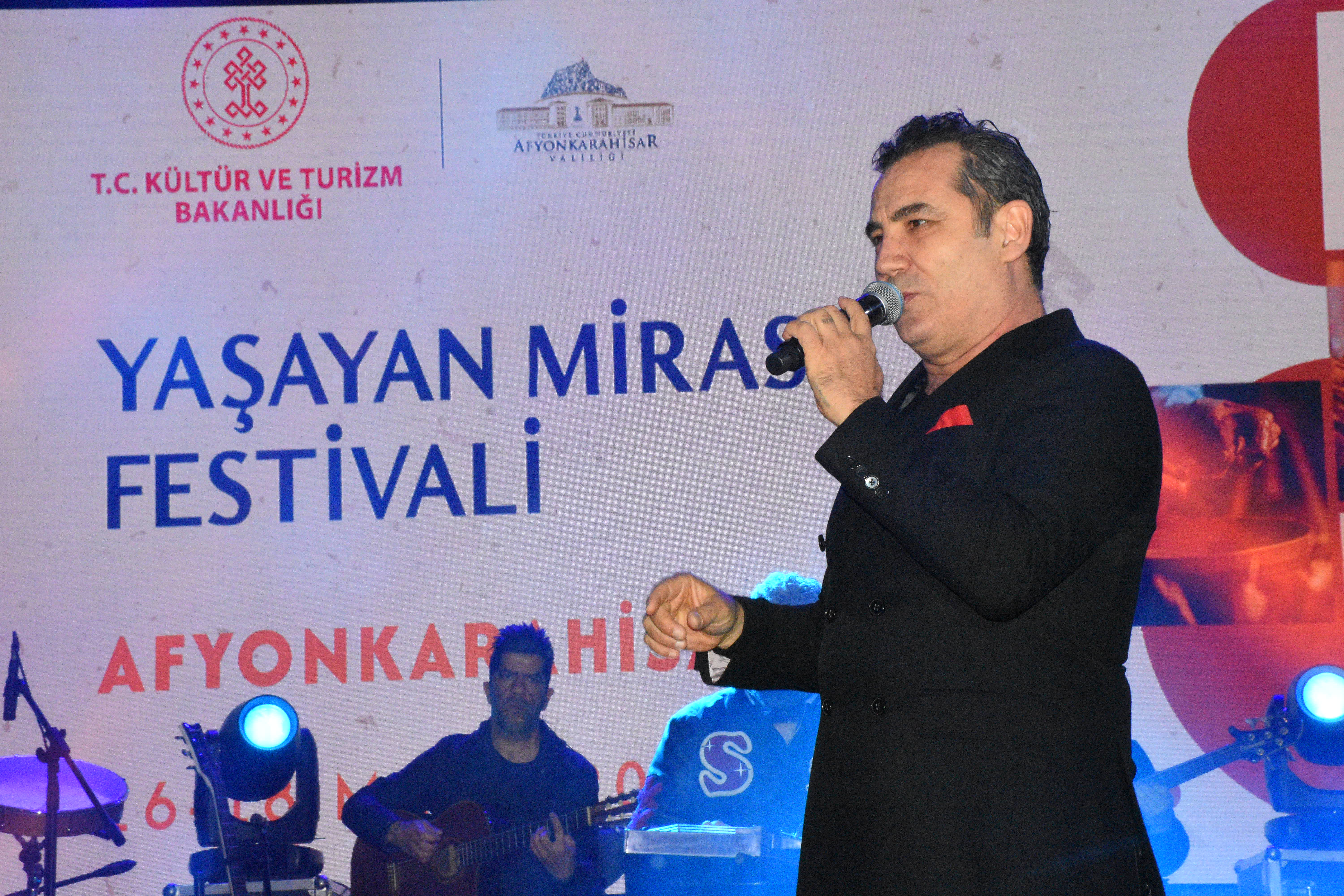 Ferhat Göçer, Afyonkarahisar'da Konser Verdi