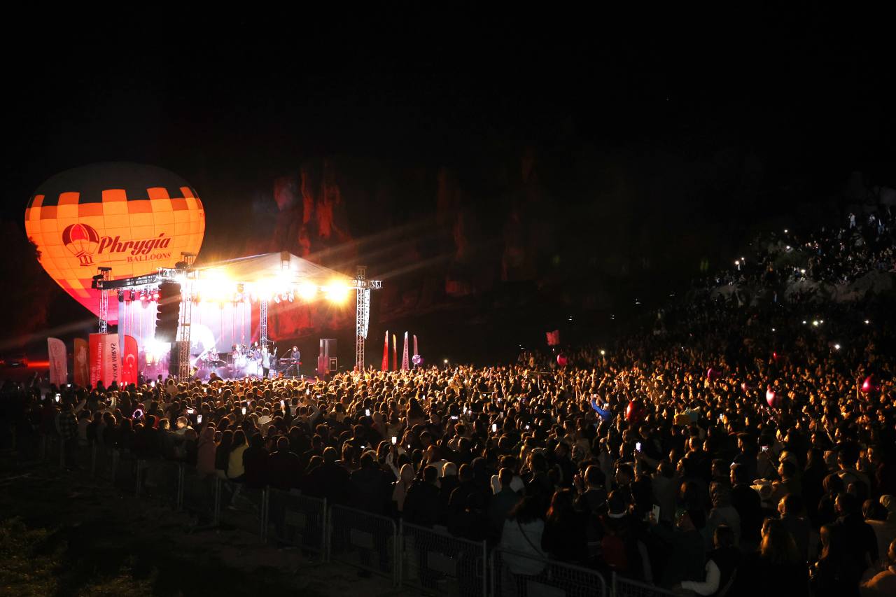 Vali Yiğitbaşı, Yaşayan Miras Festivali'nde Ferhat Göçer Konserine Katıldı