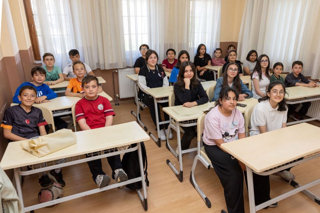 BELEDİYEDEN GENÇLERE VE KADINLARA TAM DESTEK