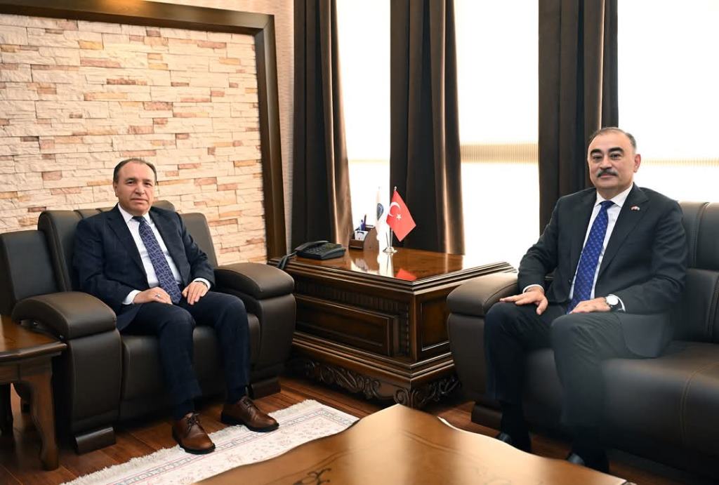 AZERBAYCAN'IN ANKARA BÜYÜKELÇİSİ DR. RESHAD MEMMEDOV'DAN AKÜ'YE ZİYARET