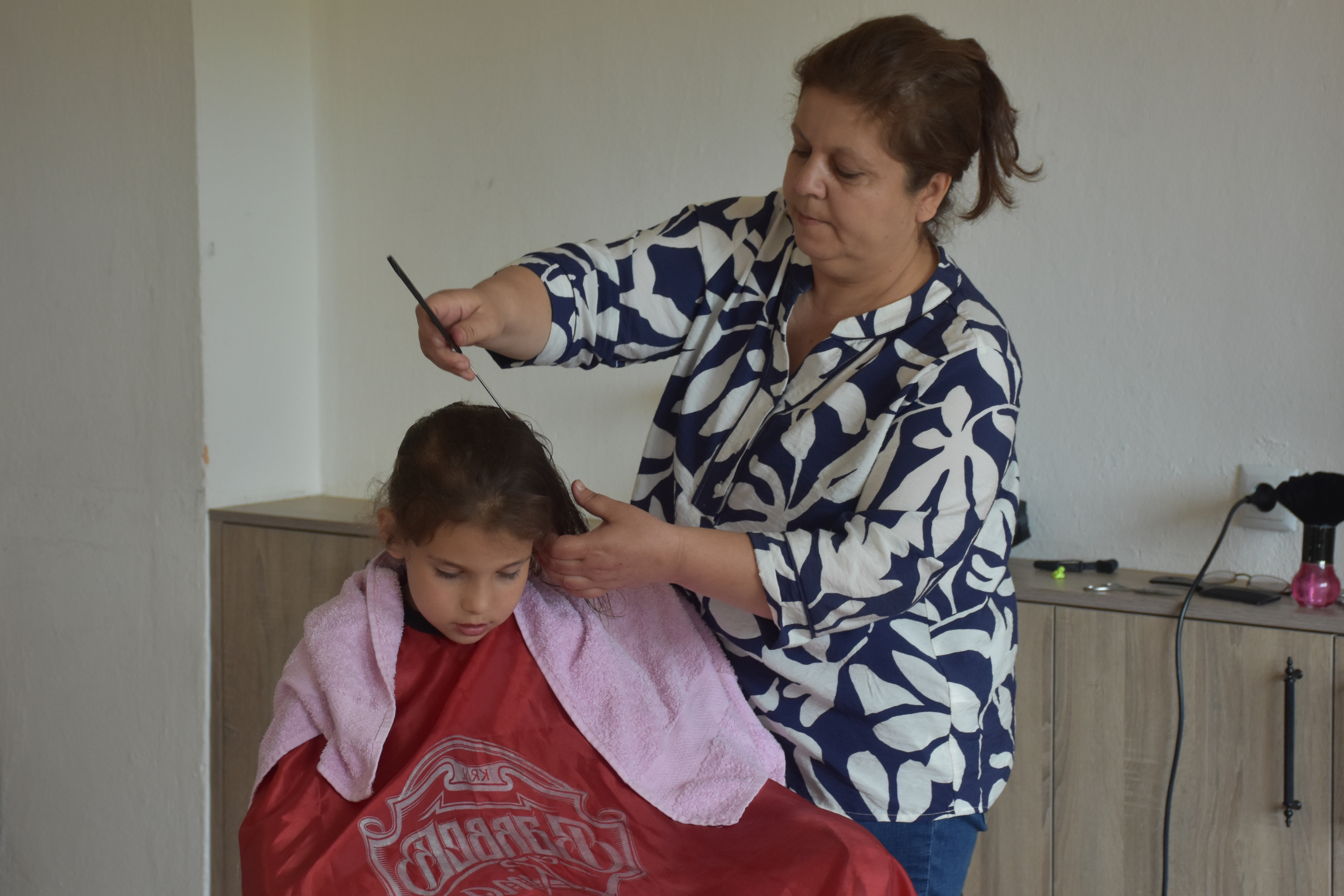 Kanseri Yendi, Köylere Umut Taşıdı!  Kuaför Yasemin Külcü Ücretsiz Hizmetiyle Gönüllere Dokunuyor