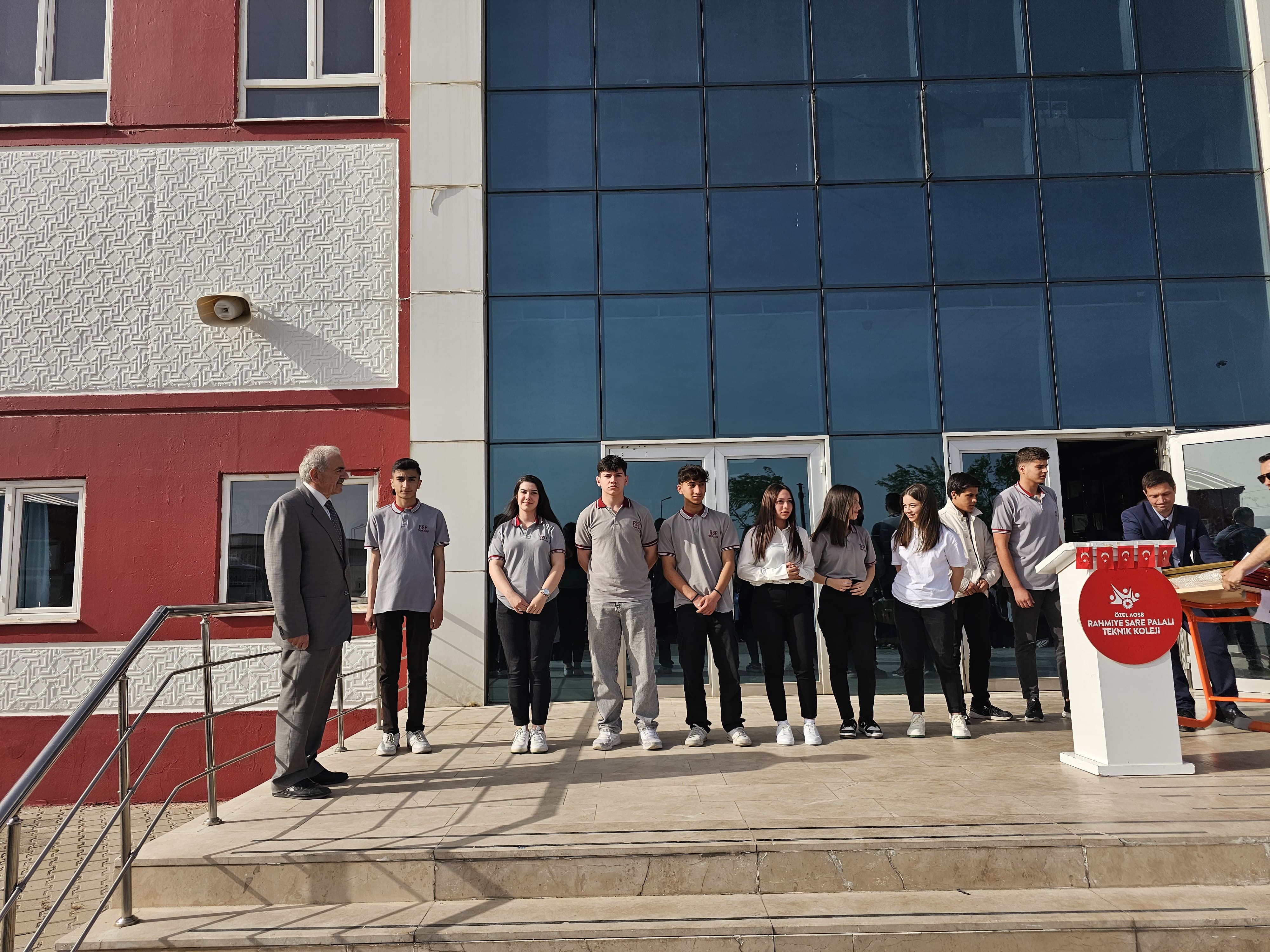 Satrançta Strateji, Kalemde İlham Kazandı!  RSP Teknik Koleji'nde Satrançta ve Sanatta Ödüller Sahiplerini Buldu