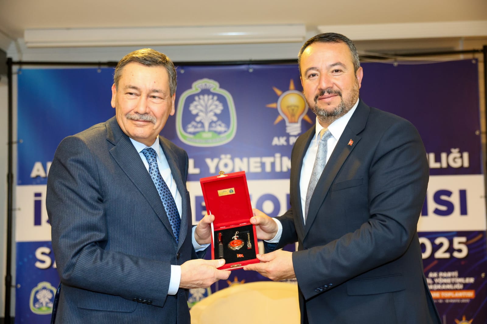 BAŞKAN GÖKÇEK SANDIKLI’DA AK PARTİ BELEDİYE BAŞKANLARIYLA BULUŞTU