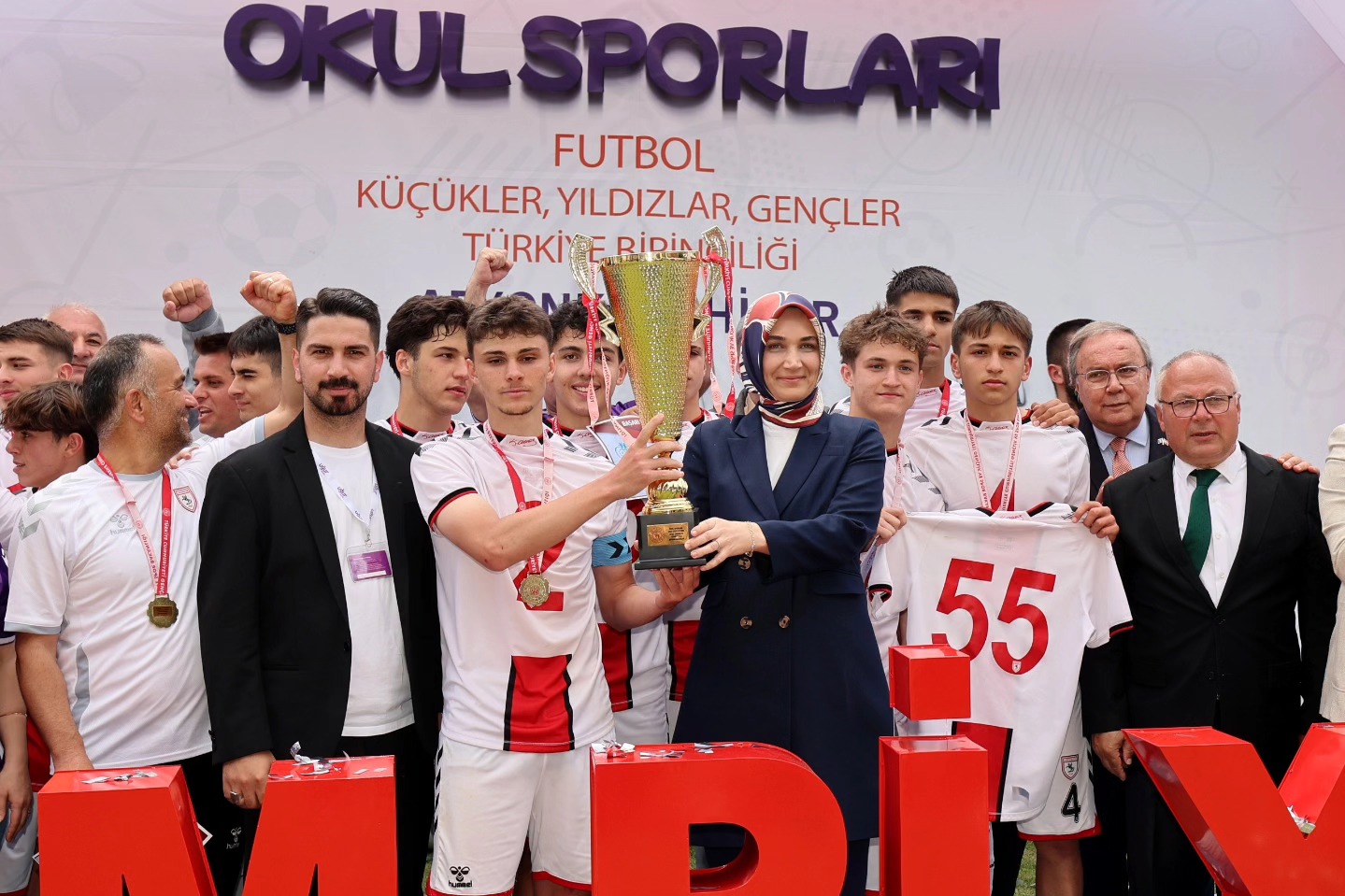 Vali Yiğitbaşı Genç Sporcuların Heyecanına Ortak Oldu