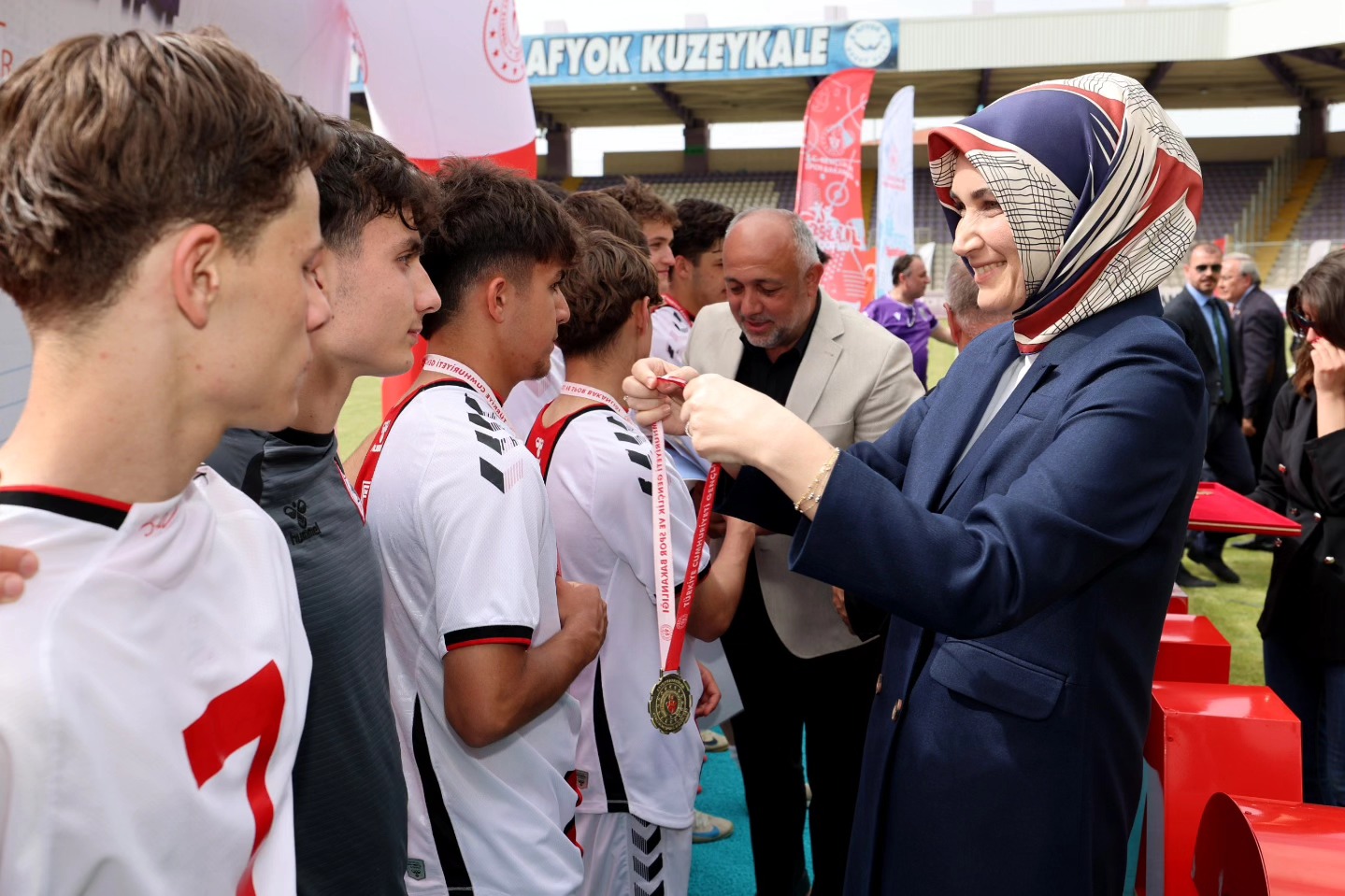 Vali Yiğitbaşı Genç Sporcuların Heyecanına Ortak Oldu