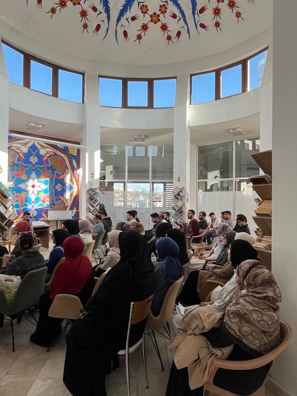 Afyonkarahisar Diyanet Gençlik Merkezi’nde mezuniyet programı coşkuyla gerçekleşti