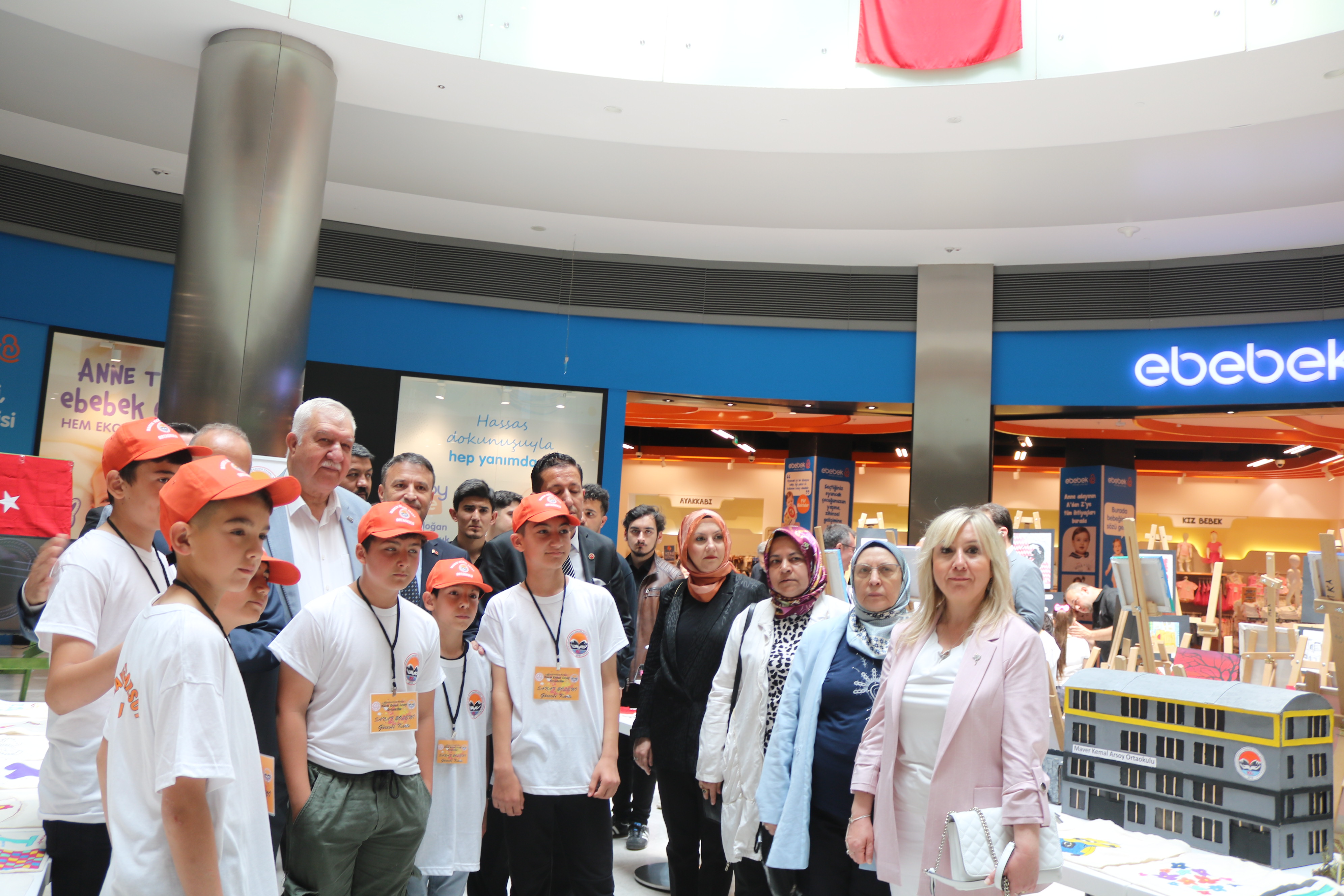Maver Kemal Arsoy Öğrencileri Yıl Boyunca Hazırladıkları Eserleri Sergiledi
