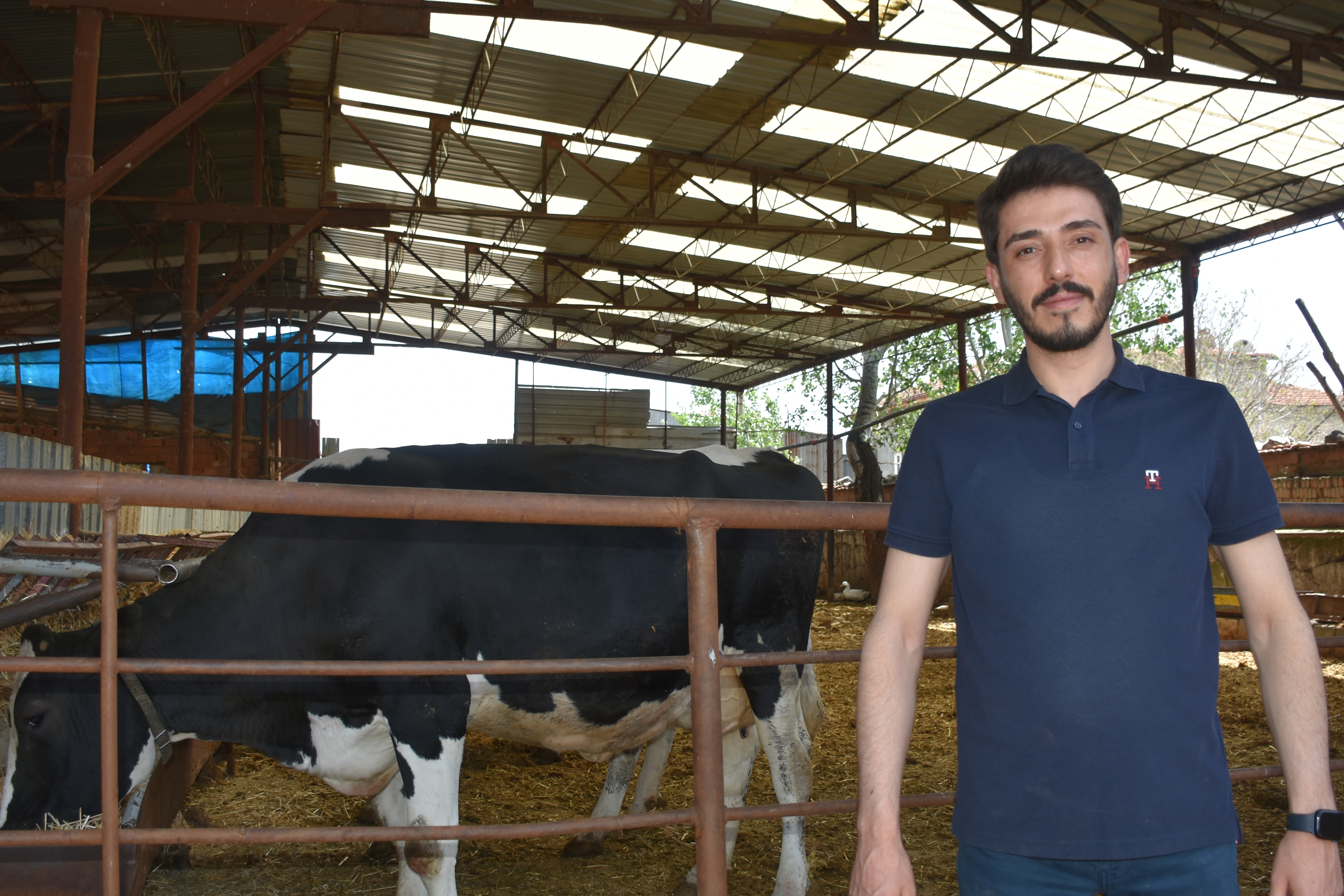 Yüksek Lisanslı Genç Çiftçi Kelem, Aile Geleneğini Modern Tarımla Sürdürüyor