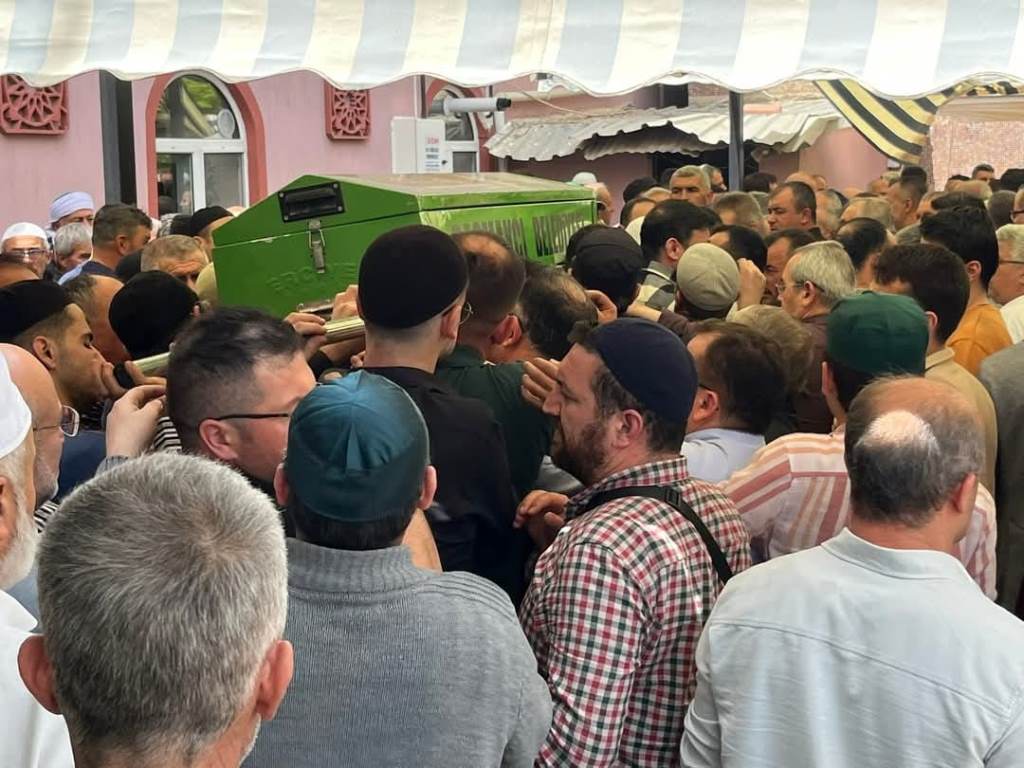 MİLLETVEKİLİ ARSLAN, BAŞMAKÇI’DA CENAZE TÖRENİNE KATILDI