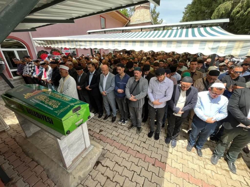 MİLLETVEKİLİ ARSLAN, BAŞMAKÇI’DA CENAZE TÖRENİNE KATILDI