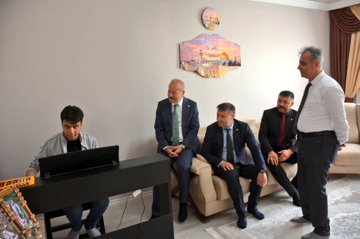 Milletvekili Taytak’tan Otizmli Müzik Dahisine Ziyaret