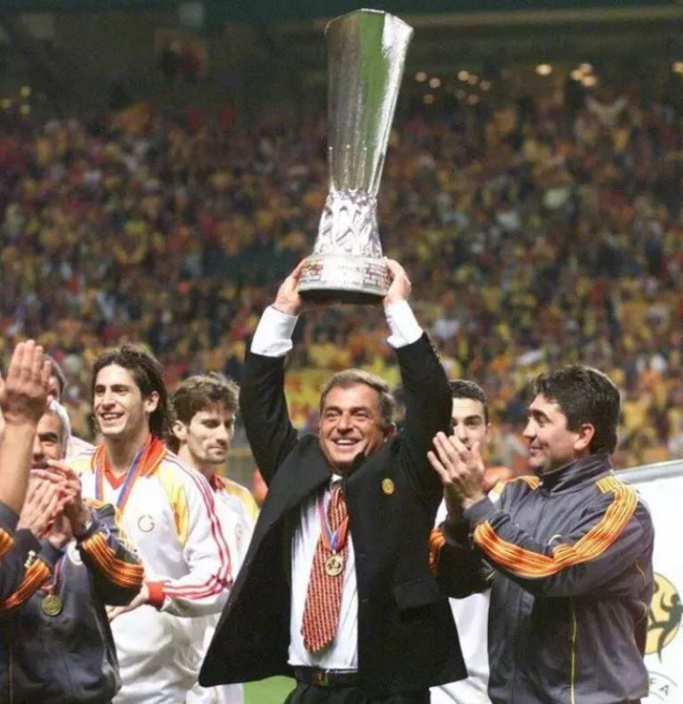 GALATASARAY, UEFA KUPASI ZAFERİNİN 25. YIL DÖNÜMÜNÜ KUTLADI