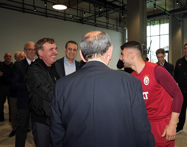 UEFA Kupası Zaferinin Efsaneleri Kemerburgaz Metin Oktay Tesisleri’nde Buluştu