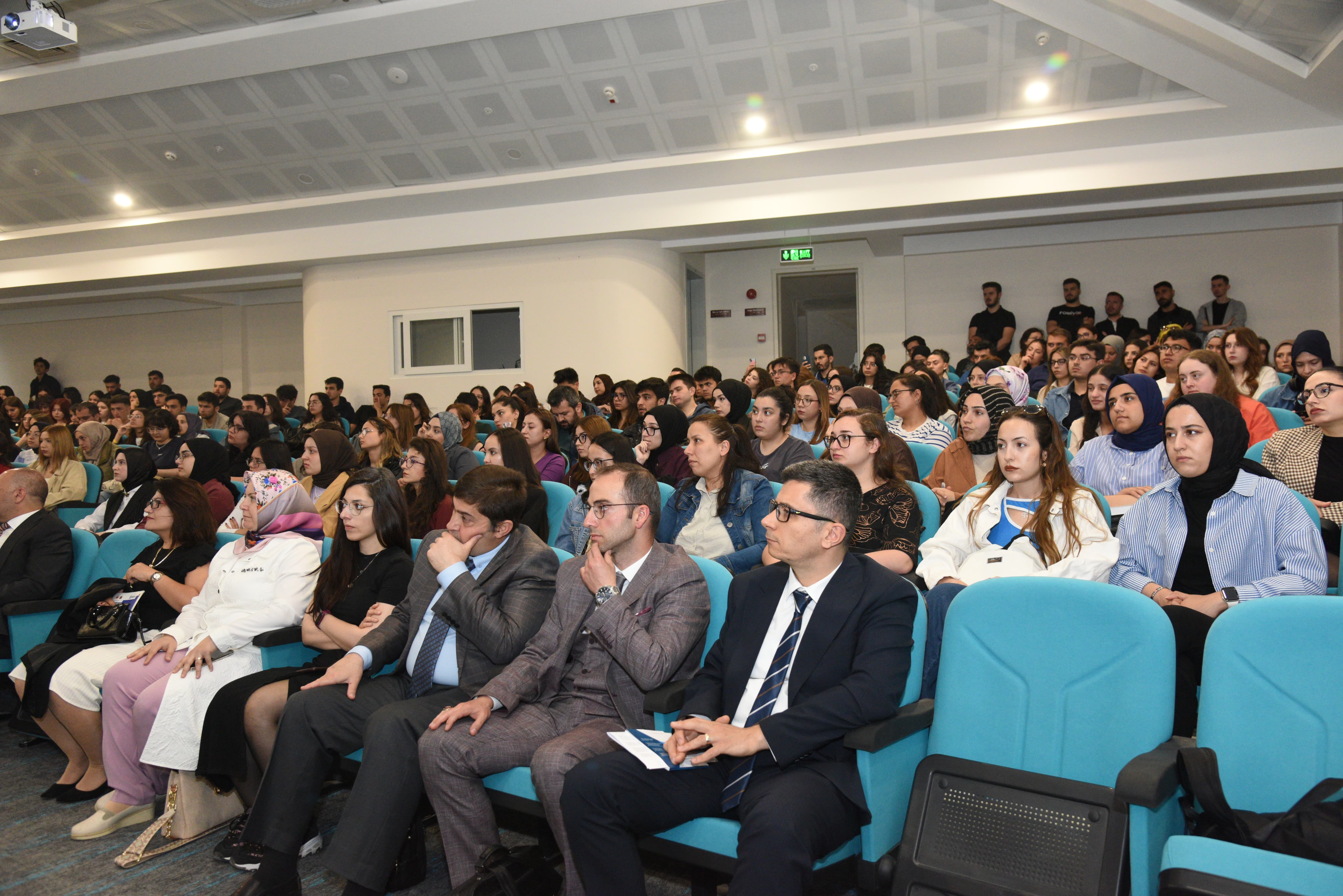 AKÜ’de Denetimli Serbestlik ve Gönüllülük Semineri
