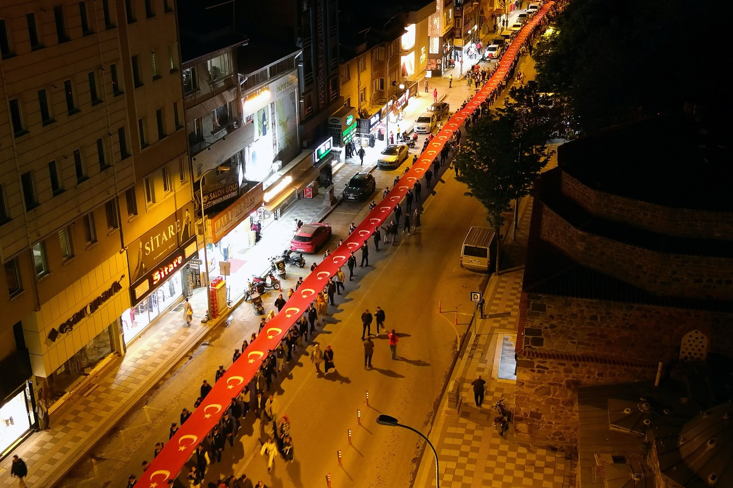 Afyonkarahisar'da 19 Mayıs Coşkusu Bin Metrelik Bayrakla Taçlandı!