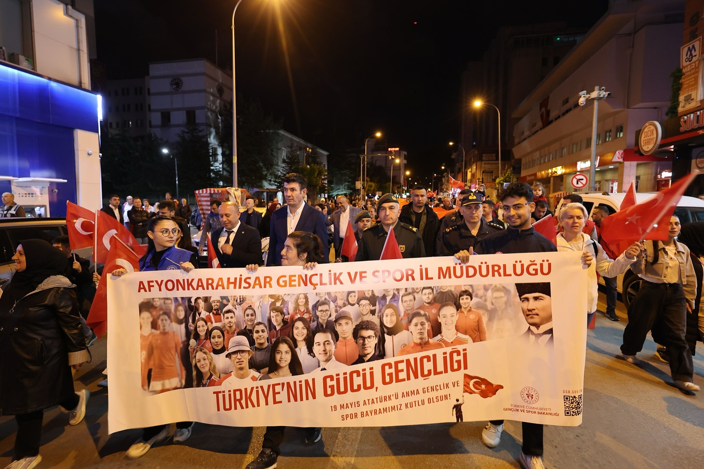 Afyonkarahisar'da 19 Mayıs Coşkusu Bin Metrelik Bayrakla Taçlandı!