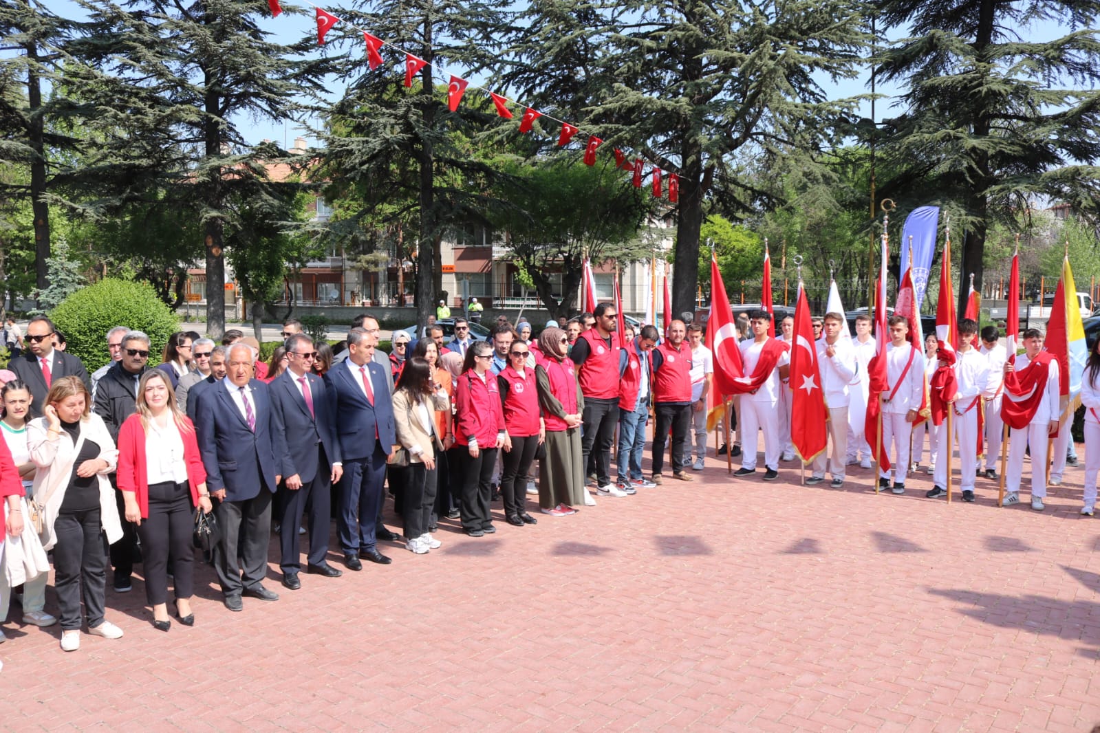 Afyonkarahisar’da 19 Mayıs Coşkusu: Kocatepe Atatürk Anıtı’na Çelenk Sunuldu