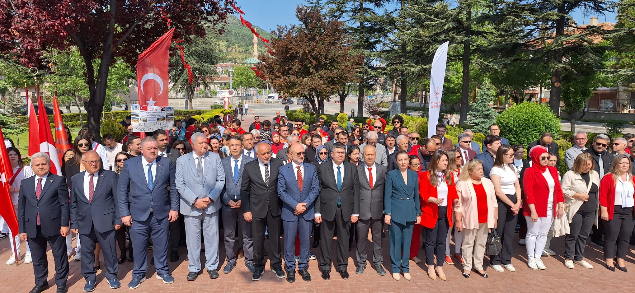 Afyonkarahisar’da 19 Mayıs Coşkusu: Kocatepe Atatürk Anıtı’na Çelenk Sunuldu