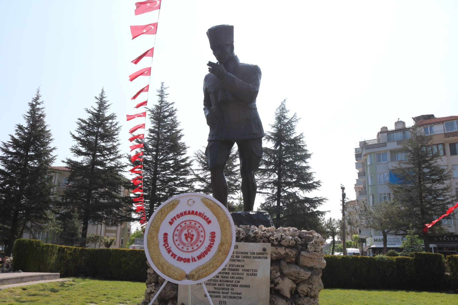Afyonkarahisar’da 19 Mayıs Coşkusu: Kocatepe Atatürk Anıtı’na Çelenk Sunuldu