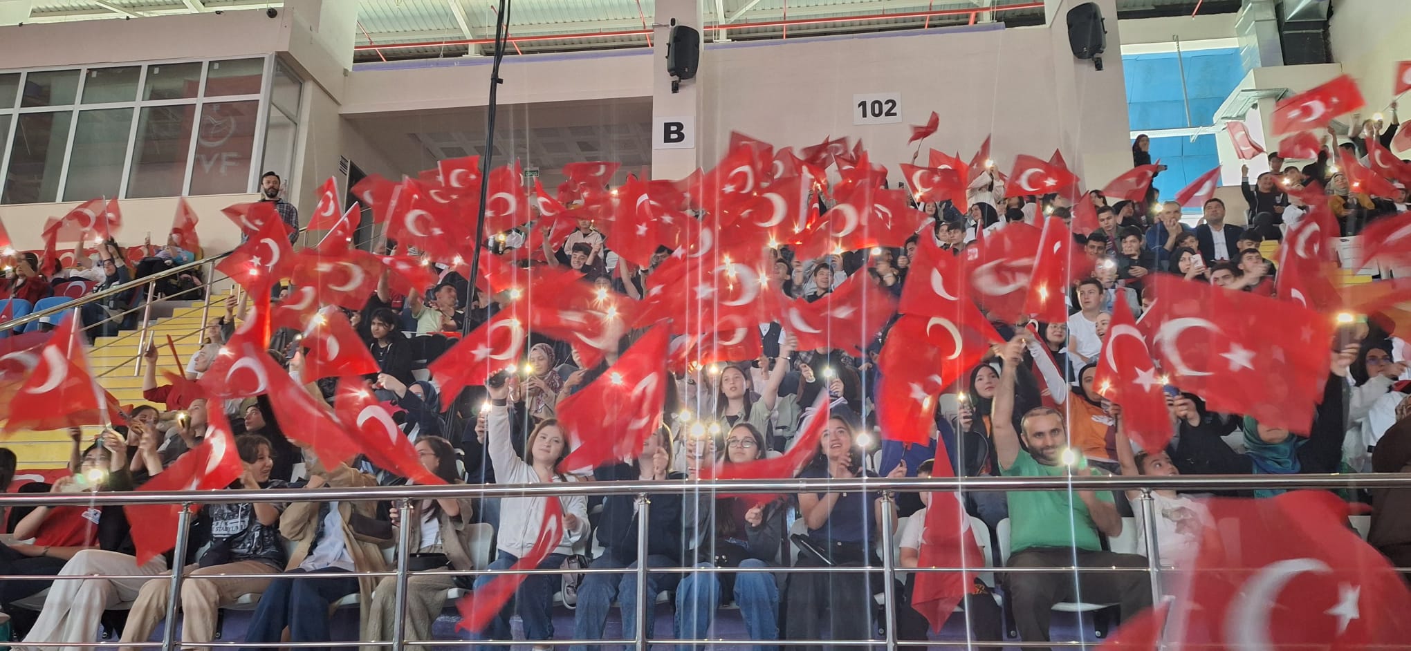 Salon "Ölürüm Türkiyem"le Yankılandı! 19 Mayıs Coşkusu Duygusal Anlara Sahne Oldu