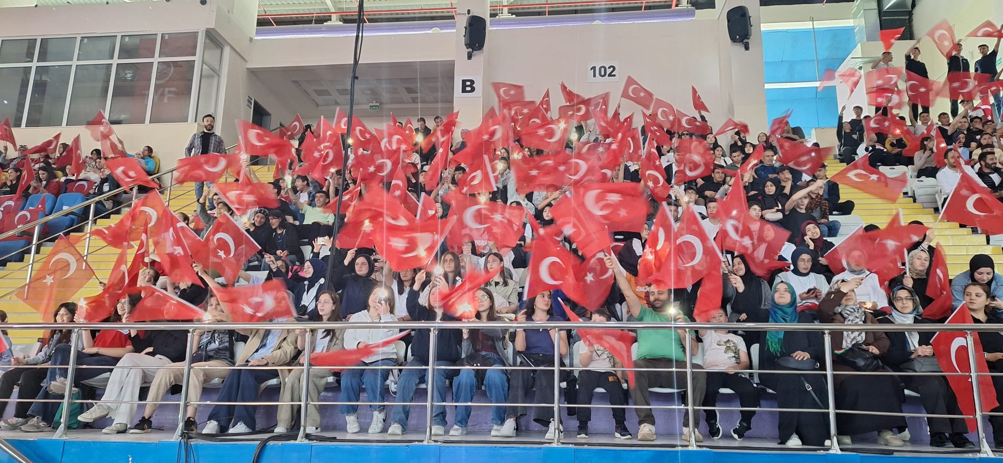 Salon "Ölürüm Türkiyem"le Yankılandı! 19 Mayıs Coşkusu Duygusal Anlara Sahne Oldu
