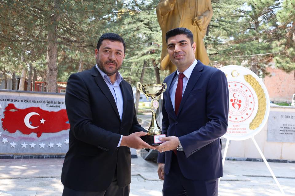 Bayat'ta 19 Mayıs Coşkusu ve Gençlerin Başarısı Gururlandırdı