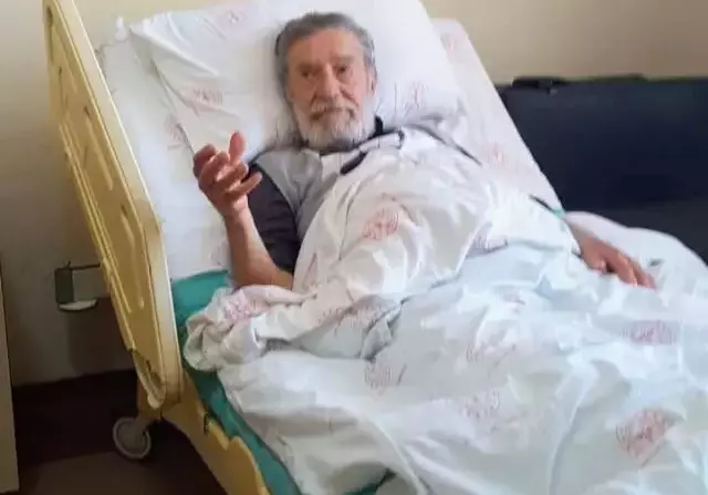Yeşilçam’ın Çınarı Hastaneye Kaldırıldı: 93 Yaşındaki Usta Oyuncu Ameliyata Alındı