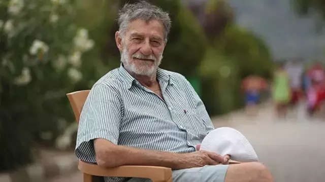 Yeşilçam’ın Çınarı Hastaneye Kaldırıldı: 93 Yaşındaki Usta Oyuncu Ameliyata Alındı