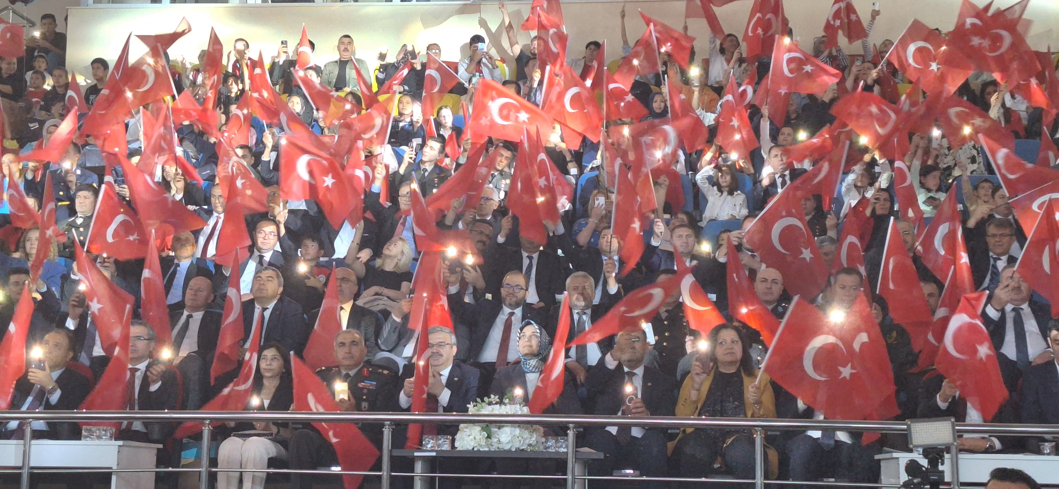 Protokolden "Ölürüm Türkiyem" Sürprizi!  Şarkıya Hep Birlikte Eşlik Ettiler