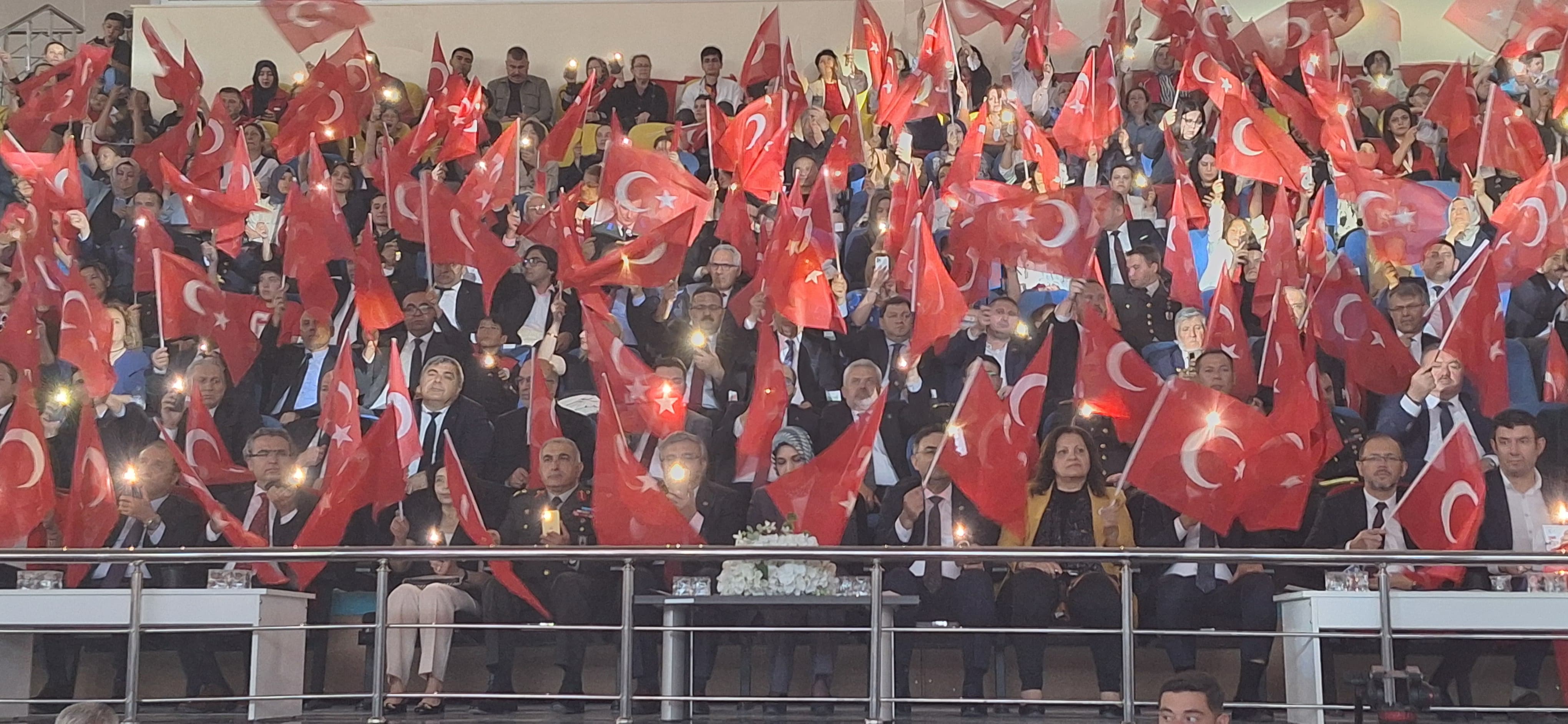 Protokolden "Ölürüm Türkiyem" Sürprizi!  Şarkıya Hep Birlikte Eşlik Ettiler