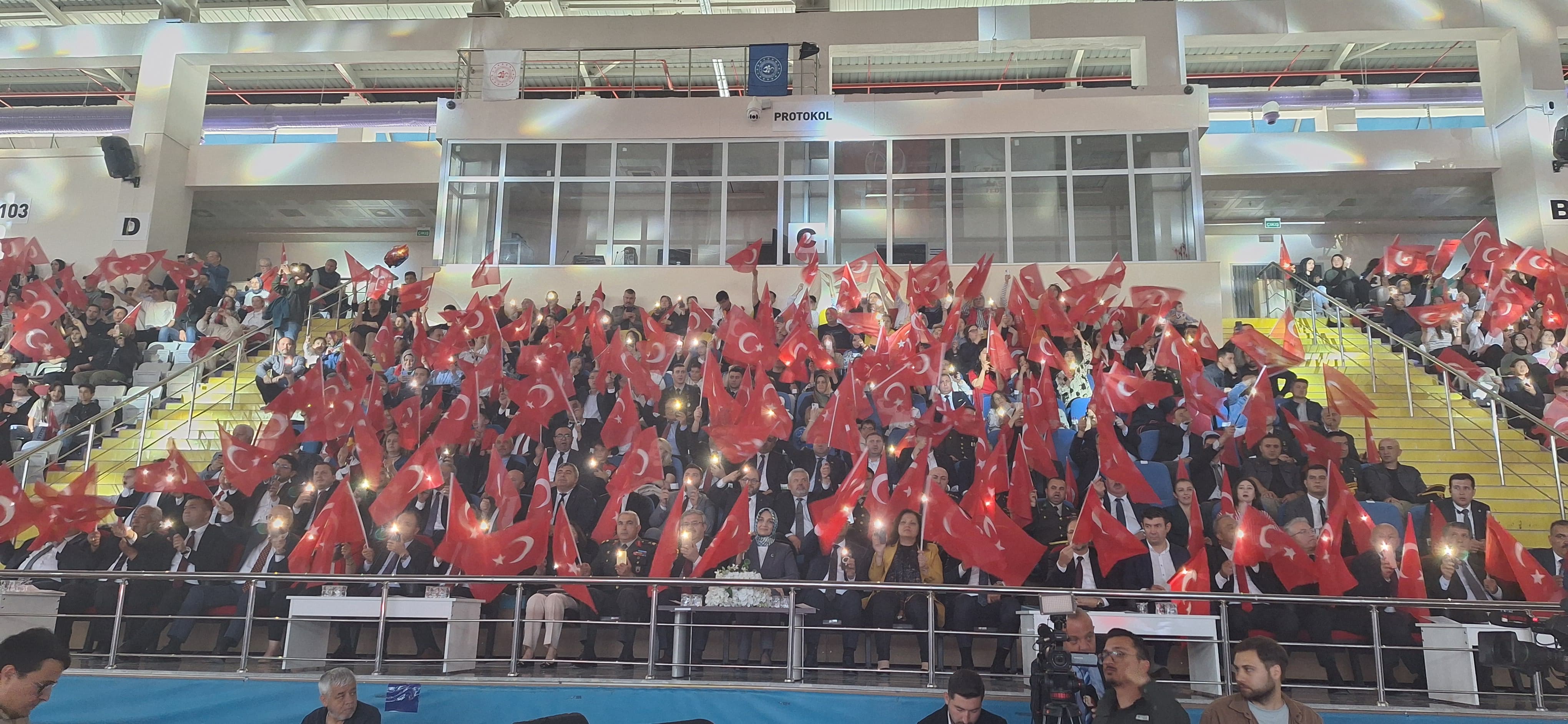Protokolden "Ölürüm Türkiyem" Sürprizi!  Şarkıya Hep Birlikte Eşlik Ettiler