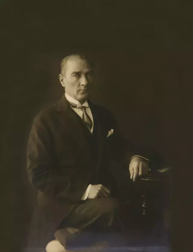 Atatürk’ün 1927’deki Fotoğraf Çekiminden Video Görüntüleri Ortaya Çıktı